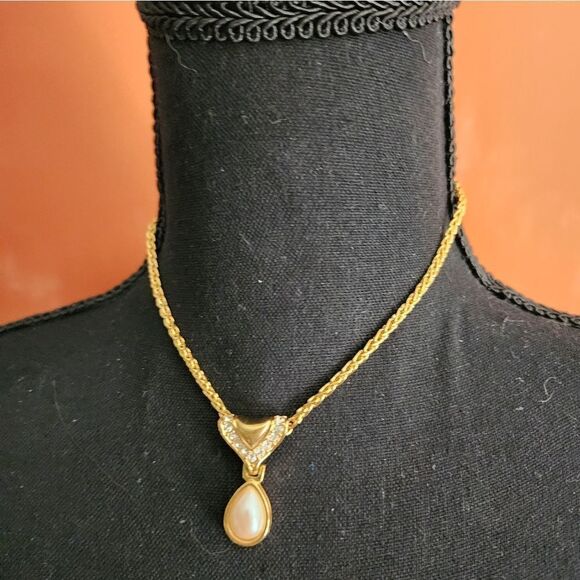 Vintage Monet Pendant drop Made W/11 Swarovski Crystals On Top the pendant - Picture 7 of 9